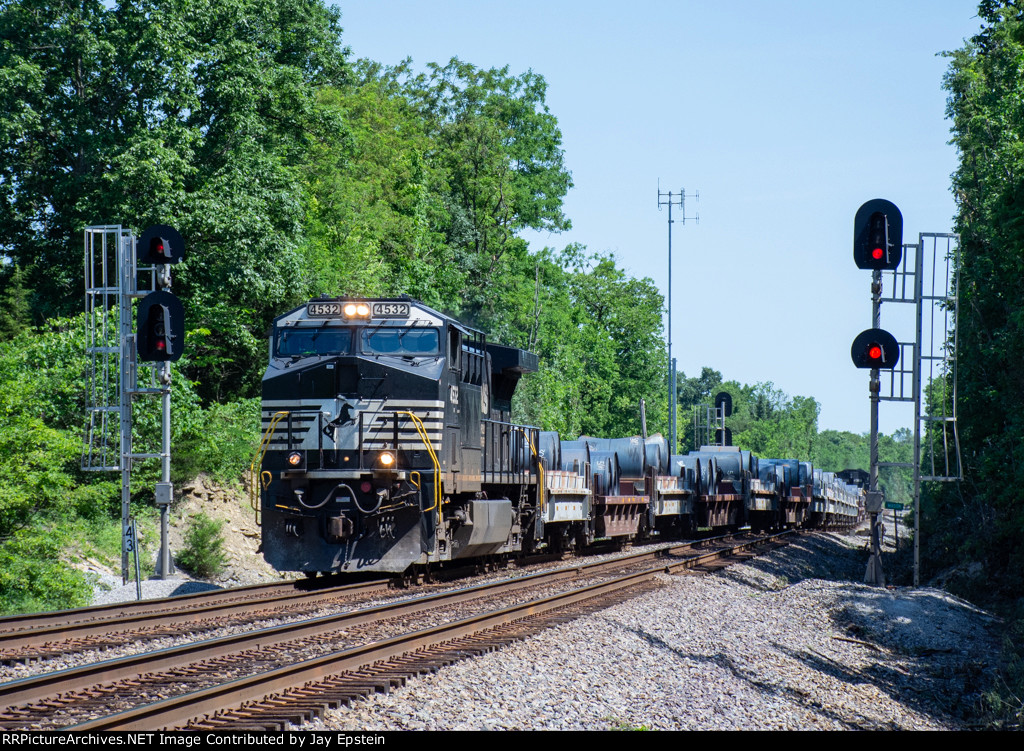 60C enters the double track at Mason